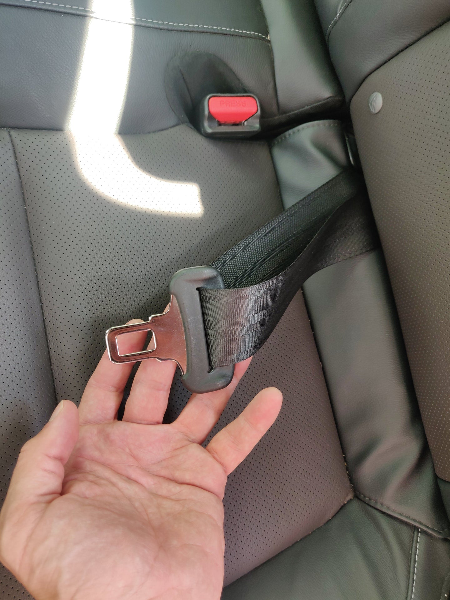 Is my rear middle seat belt mounted incorrectly? | Gen 3 Insight Forum